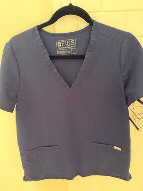 Figs Navy Logo Tech Top